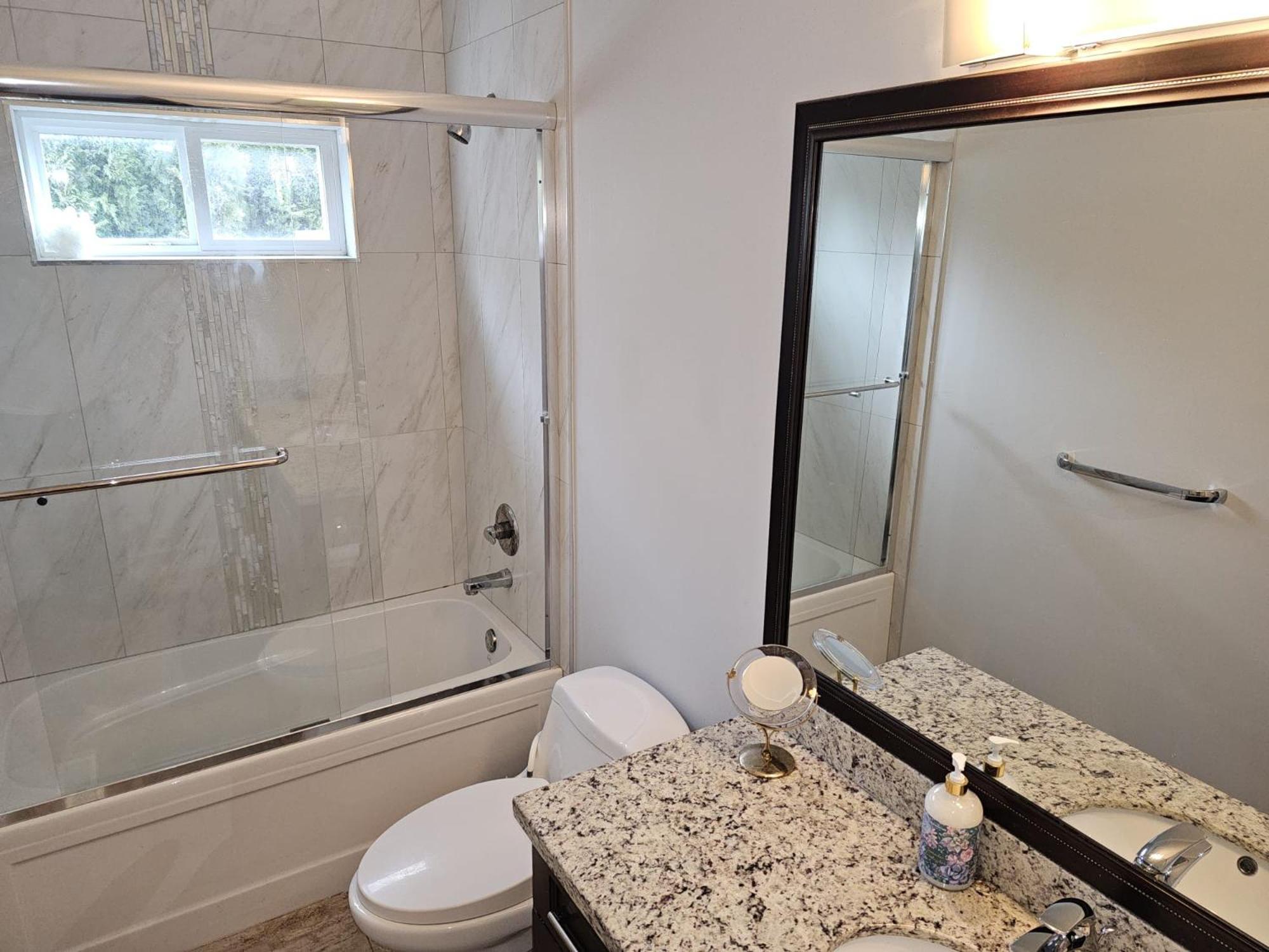Oscar Inn & 2Bd Family Suite Or Private Room 애버츠퍼드 외부 사진